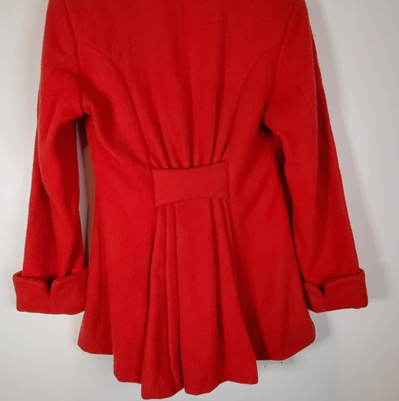 Red Mod 60s-style Wool Peacoat with Bold Black Buttons - Picture 3 of 16
